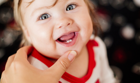 breastfed baby biting, teething, nipple care for breastfeeding moms, w to stop baby from biting while breastfeeding
